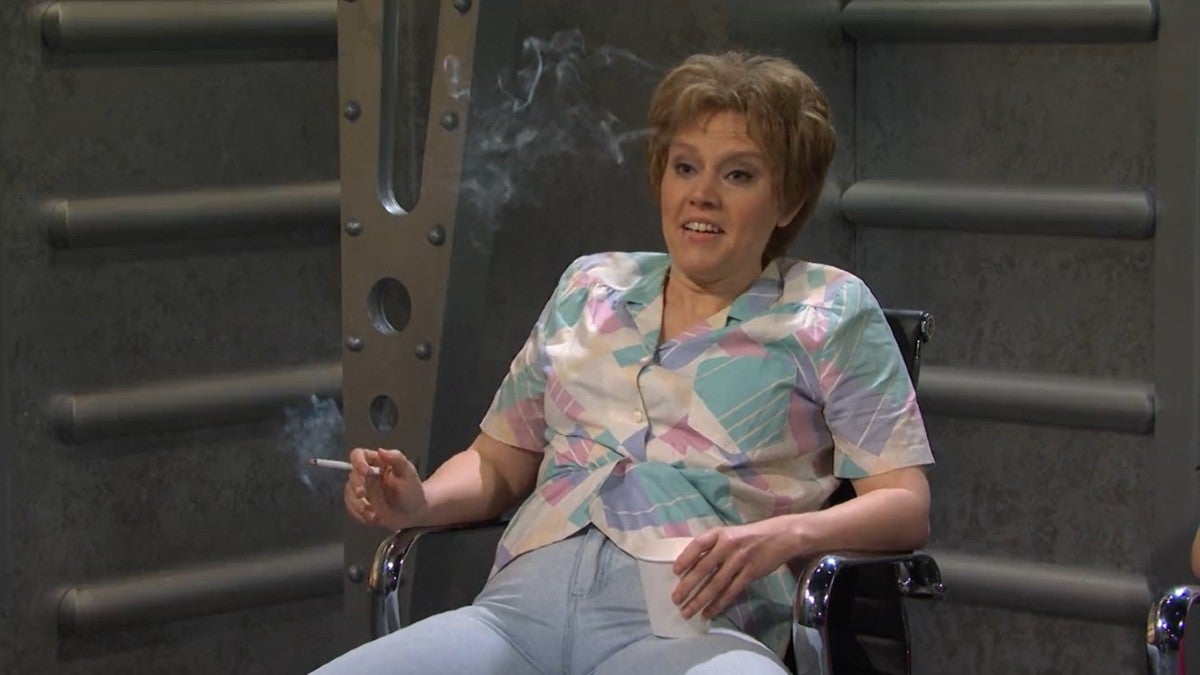 Snl Kate Mckinnon Gets Emotional In Farewell Alien Sketch