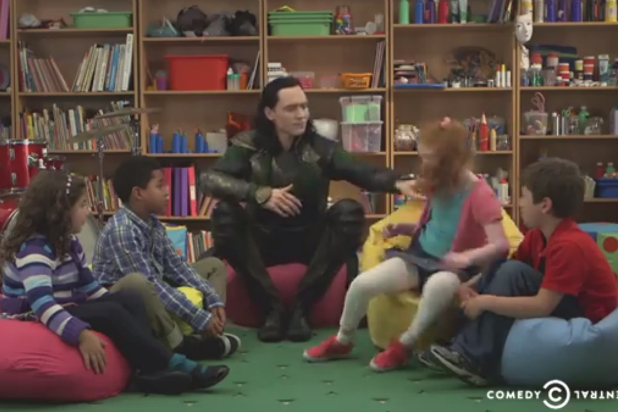 Thor The Dark World Star Tom Hiddleston As Loki Shoves A Little Girl Video