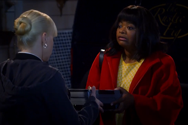 618px x 412px - Mom' Preview: Octavia Spencer Wants Anna Faris to Hold Her ...