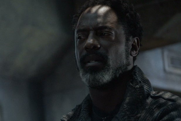 'The 100' Sneak Peek: Jaha and Murphy Strike Up an Unlikely Alliance ...