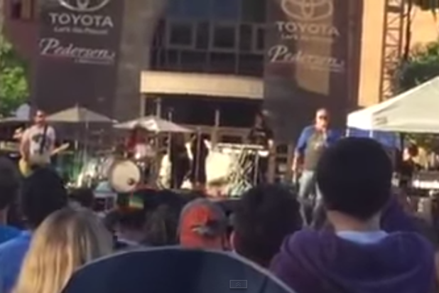 Hey now! Smash Mouth singer flips as fans throw bread