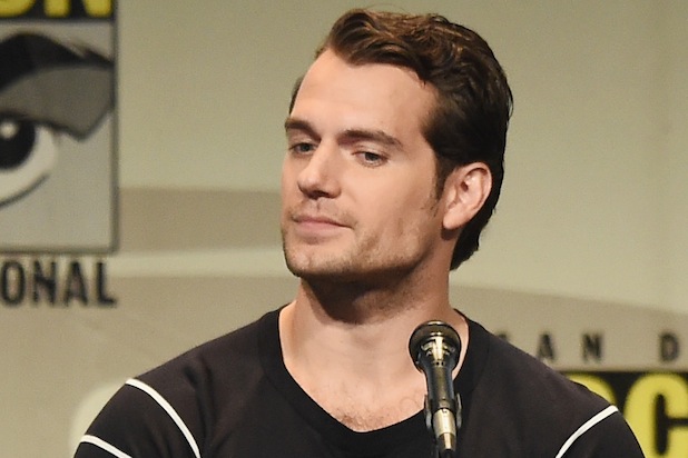 618px x 412px - Henry Cavill Recalls Love Scene Erection: 'I Had to Apologize Profusely'