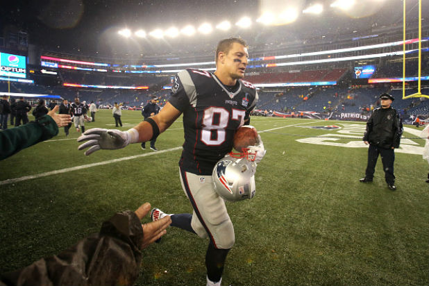 Patriots TE Rob Gronkowski graces the cover of Madden 17, will the