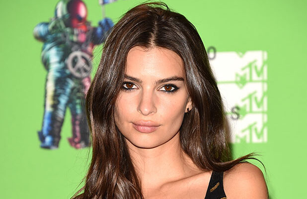 618px x 400px - Emily Ratajkowski Clarifies Who REALLY Holds Her Boobs Against Her