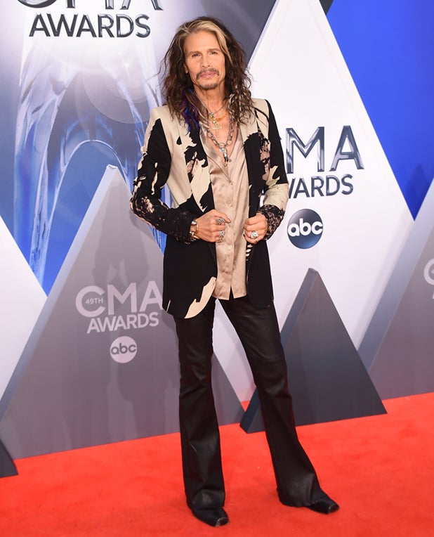 CMA Awards 2015: Red Carpet Arrivals (Photos)