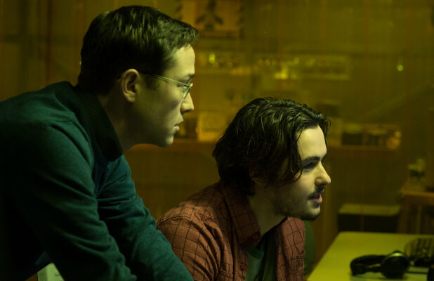 Snowden Toronto Review Oliver Stone Plays It Aesthetically Safe