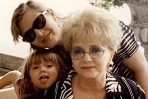 Billie Lourd Breaks Silence After Deaths of Mom Carrie Fisher, Grandmother  Debbie Reynolds