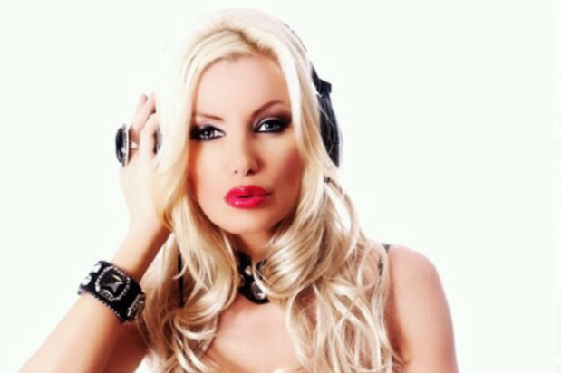 619px x 412px - Porn Star Nikki Benz Files Sexual Battery Lawsuit Against Brazzers