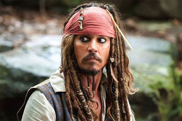 Johnny Depp Dresses Up as Jack Sparrow, Surprises Riders at Disneyland (Videos)