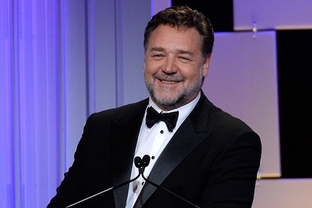 618px x 412px - Russell Crowe to Auction Off 'Gladiator' Chariot as He ...