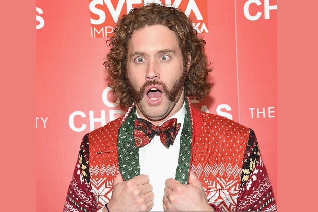 618px x 412px - After Assault Claims, TJ Miller Accused of Harassment by ...