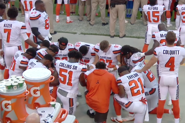 Cleveland Browns players kneel during national anthem 