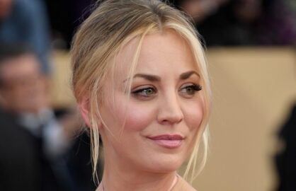 Kaley Cuoco Nude Sex Captions - Kaley Cuoco Puts 'Big Bang Theory' Writer on Ignore During Live Taping  (Photo)