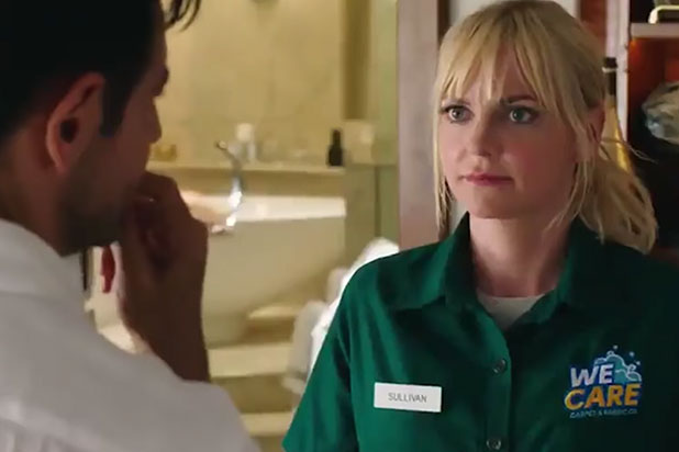 618px x 412px - Anna Faris Fakes a Marriage With Eugenio Derbez in First ...