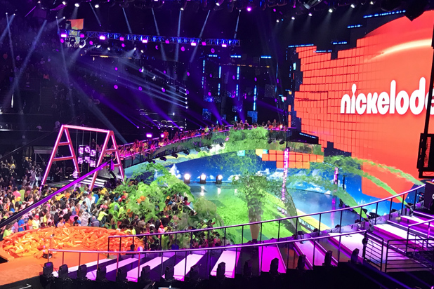 618px x 412px - Nickelodeon 'Kids' Choice Awards': 13 Things You Didn't See ...