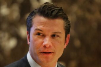 hegseth pete acara pembawa defying meaww cuci kenapa tahun properly cpac amendment dubbed mencuci mengaku tempo