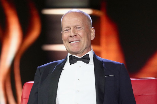   Bruce Willis "title =" Bruce Willis "class =" image "data-src =" https://www.thewrap.com/wp-content/uploads/2018/07/BruceWillis.jpg "/>

Whether it's about jokes about his wildly challenged head, his musical career or his role as an aging hero, Bruce Willis took him as a man when he became the latest target of D & D. A roast of Comedy Central. His ex-wife seduced him, just like his former leader and even an NBA star. Here are the best jokes of the night ... including a couple by the hour man himself. </p>
</p>
</div>
<p>												<span class=