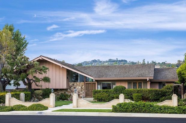 Hgtv Bought Brady Bunch Home Plans To Restore To Its - 