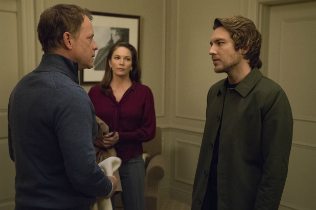 618px x 412px - House of Cards': First Look at Greg Kinnear, Diane Lane and Cody Fern