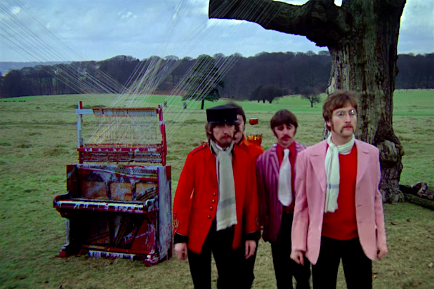 Beatles strawberry fields. Пол Маккартни Strawberry fields Forever. Джордж Харрисон Strawberry fields Forever. Битлз – «Strawberry fields Forever» 1967. Земляничные Поляны Битлз.