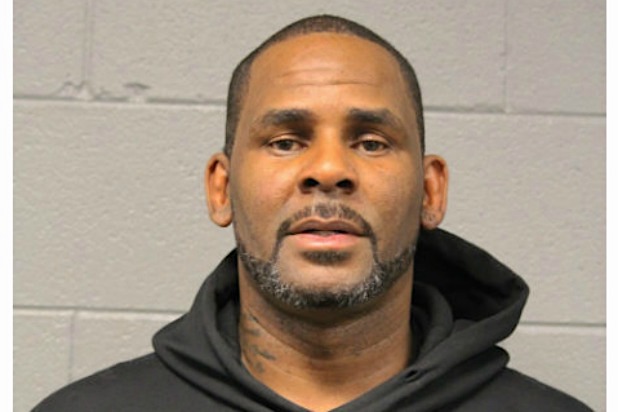 618px x 412px - R. Kelly Fails to Post $100,000 Bail, Remains in Jail for ...