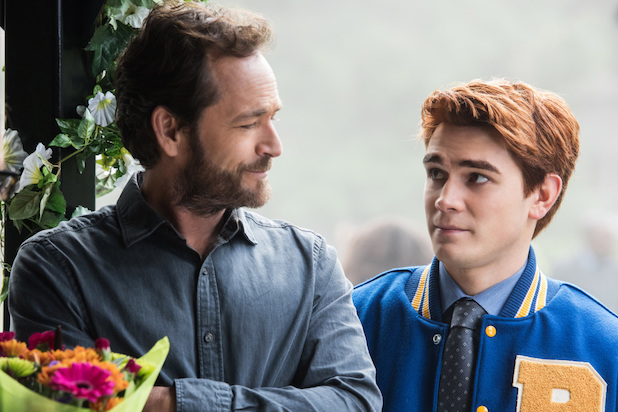 Modern Family Luke Porn - Riverdale' Honors Luke Perry With 'In Memoriam' Tribute on ...