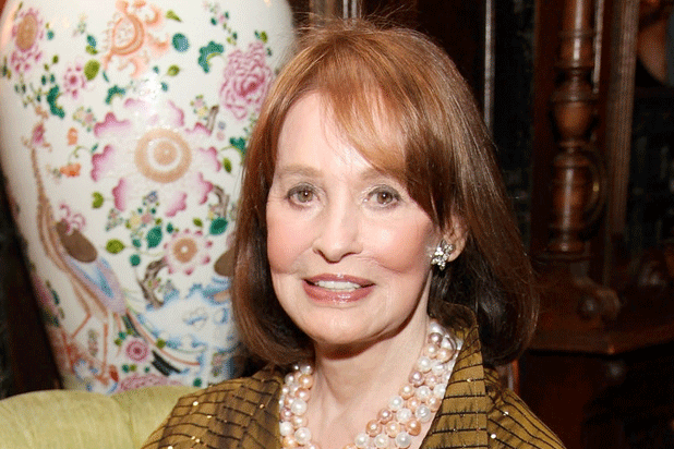 Gloria Vanderbilt, Mother of CNN's Anderson Cooper, Dies at 95