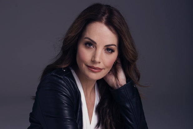 Batman And Lois Lane Porn - Crisis on Infinite Earths': Erica Durance to Reprise ...