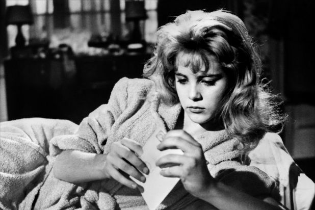 618px x 412px - Sue Lyon, Star of Stanley Kubrick's 'Lolita,' Dies at 73