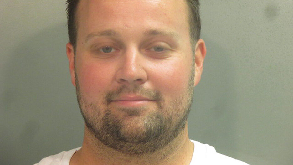 936px x 527px - Josh Duggar Pleads Not Guilty to Receiving and Possessing Child Porn