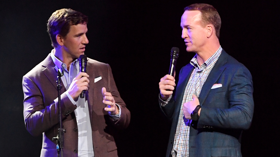 Peyton and Eli Manning to Headline Alternate 'Monday Night Football'  Telecast - TheWrap