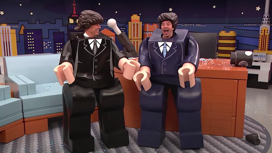 Jerry Seinfeld and Jimmy Fallon Transform Into Clumsy Human LEGOs on ‘The Tonight Show’ (Video) thumbnail