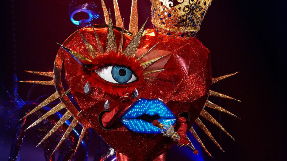 queen of hearts costume masked singer