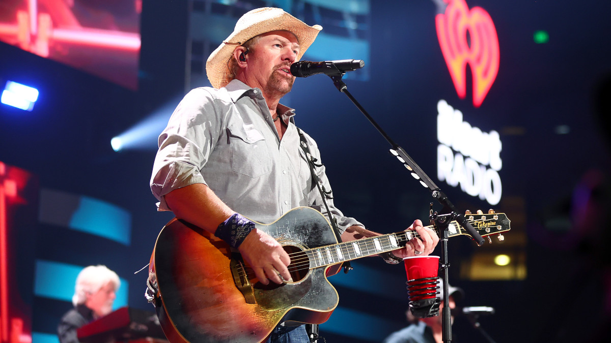 DISClaimer Single Reviews: Toby Keith Shows Off His Mighty Vocals On  'Oklahoma Breakdown' 