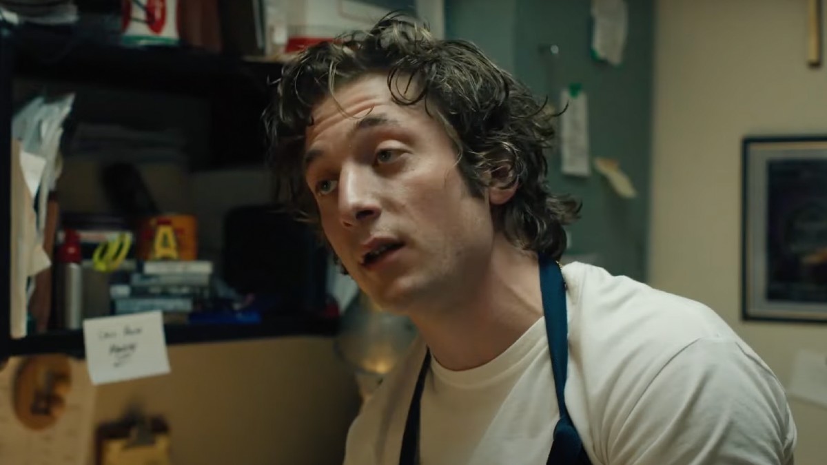 9 Sizzling Snaps of The Bears Chef Carmy Played by Jeremy Allen White