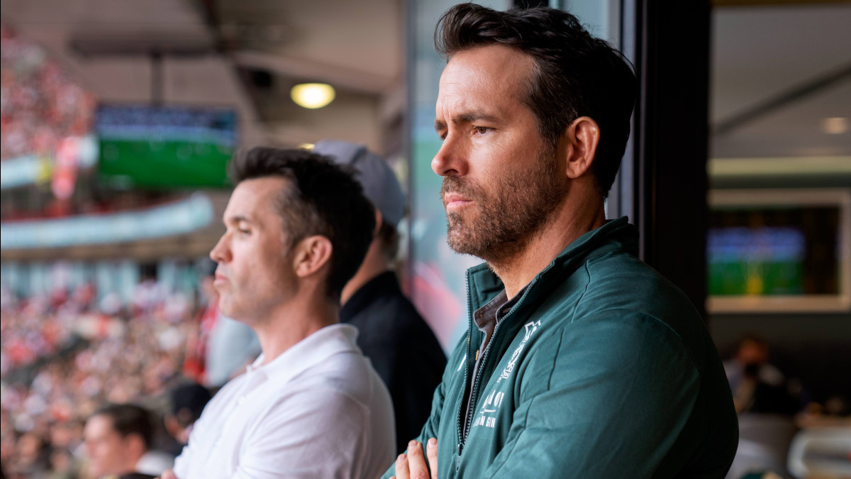 Proud Wrexham AFC co-owner Ryan Reynolds was rocking his team's hat while  out in NYC this week ⚽️