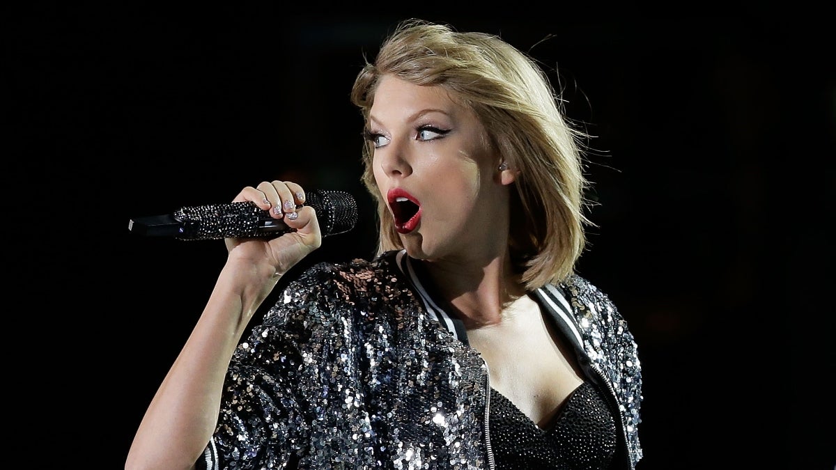 Taylor Swift Performs 'Anti-Hero' for First Time Live