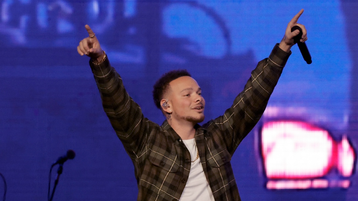 Kane Brown Sets Fire Country Guest Spot, Returns as CMT Music Awards
