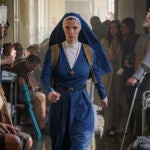 'Κυρία.  Το τρέιλερ του Davis στέλνει την Betty Gilpin σε μια αναζήτηση για να βρει το Άγιο Δισκοπότηρο (VIDEO)