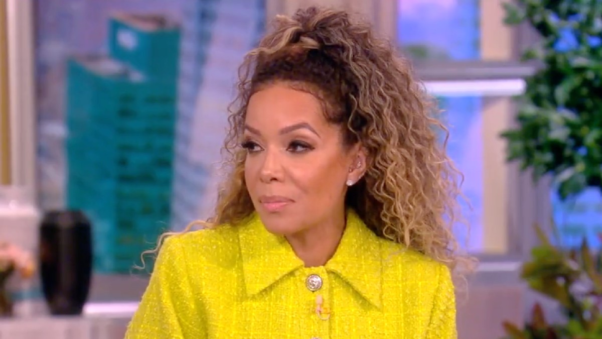 The View: Sunny Hostin Says De Oliveira Will Sing Like a Canary