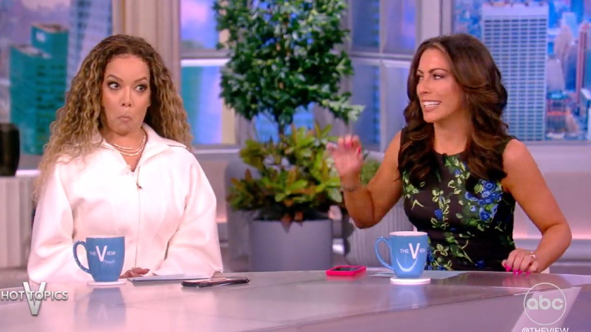 The View: Sunny Hostin Says Fox Table Was Stone-Faced at Correspondents ...