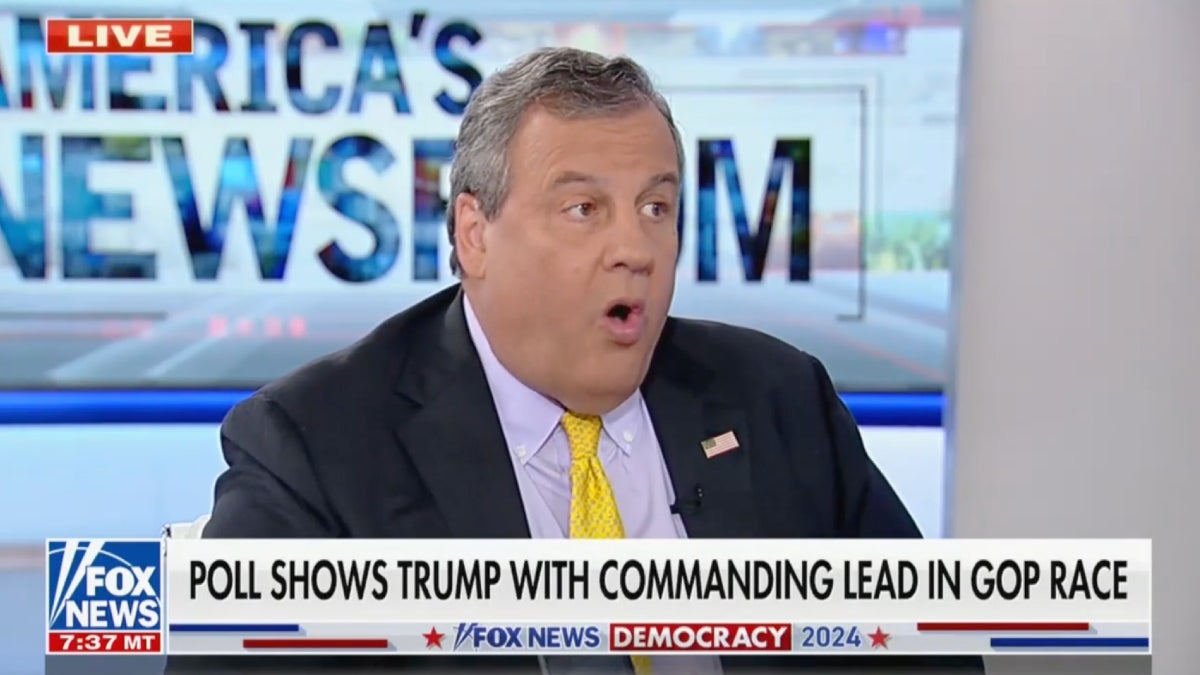 Chris Christie Reminds Fox News Of Trump's 'Build The Wall'