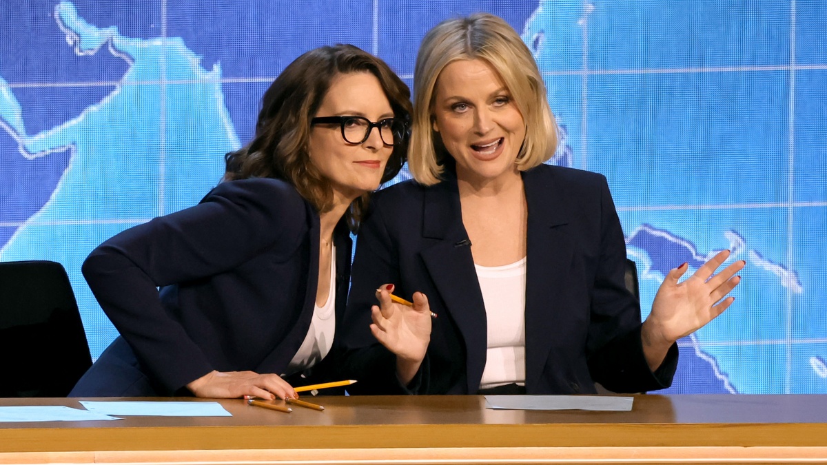 Amy Poehler and Tina Fey Call Rihanna’s Super Bowl Concert ‘So Good It Got Us All Pregnant’ in Emmys Edition of Weekend Update thumbnail