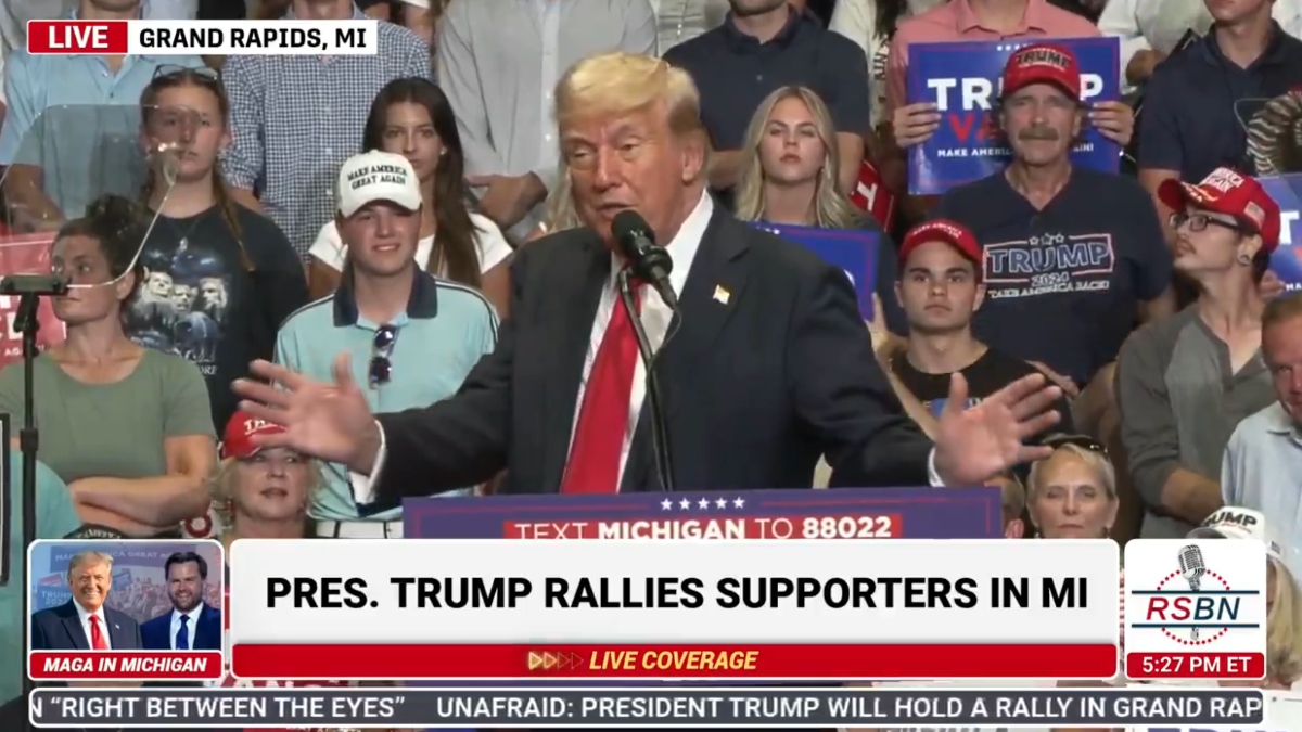 Trump Tells Crowd to Stop Booing Press, Defends Shooting Coverage: ‘The Fake News Reported It Correctly’ | Video