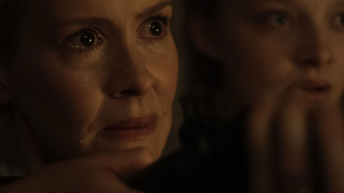 Hold Your Breath Review Sarah Paulson Unravels in Flat Horror Film