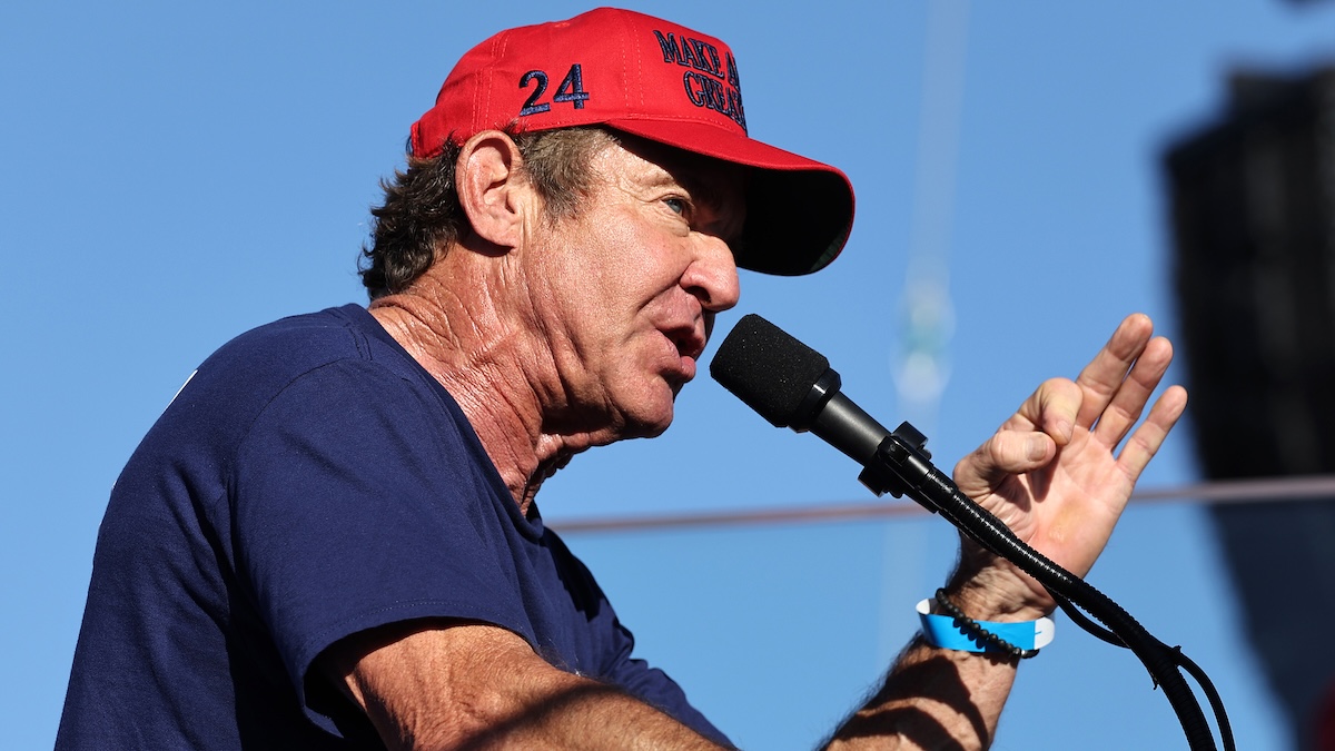 Dennis Quaid joins Trump at Coachella and urges the crowd to choose a side.