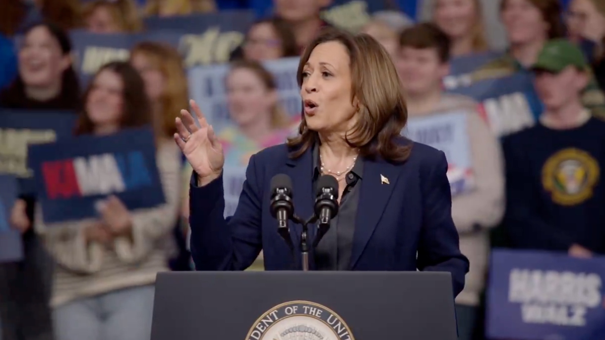 Kamala Harris Waves Off Trump Hecklers at the ‘Wrong Rally’: ‘I Think You Meant to Go to the Smaller One Down the…