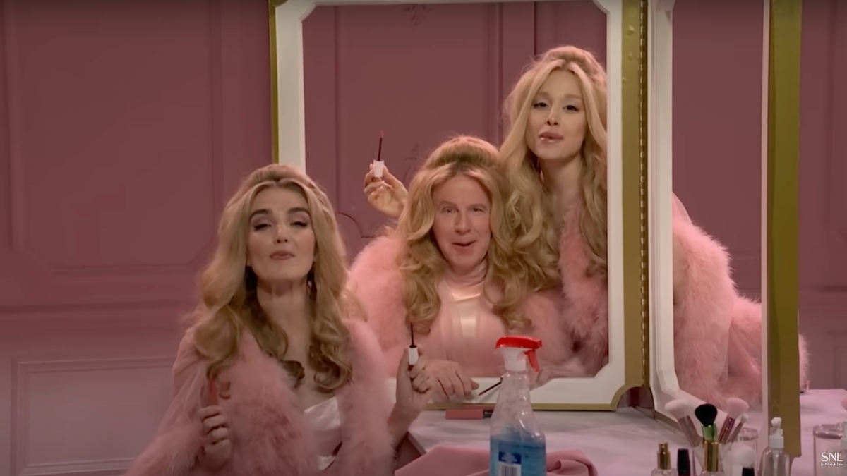 ‘SNL’: Ariana Grande Almost Breaks With Dueling Jennifer Coolidge Impressions | Video