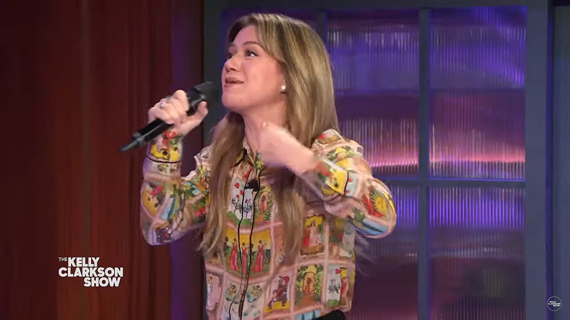 Kelly Clarkson Literally Jumps for Joy — and Redemption — When She Finally Recognizes Her Own Song | Video