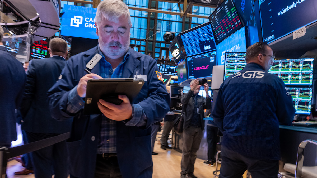 US Stocks Stumble for 2nd Day on Trump Tariff Jitters as Dow Falls Over 450 Points